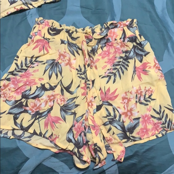 H&M Floral Crop Top high Waist Shorts 2pc Set - Picture 5 of 6